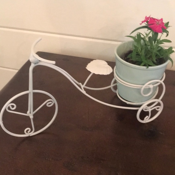 Bicycle Planter With Pot 🌷New - Picture 4 of 12
